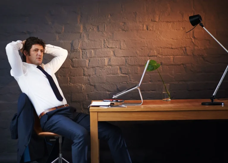 Wie kann man Ablenkungen minimieren und fokussiert arbeiten?